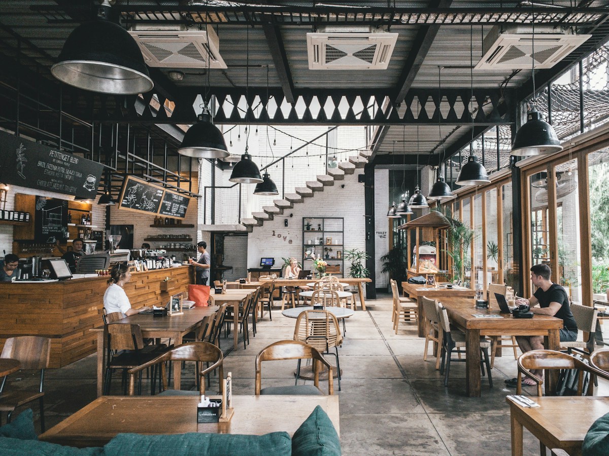 Ambiente sofisticado e acolhedor do Mercado da Boca em Belo Horizonte